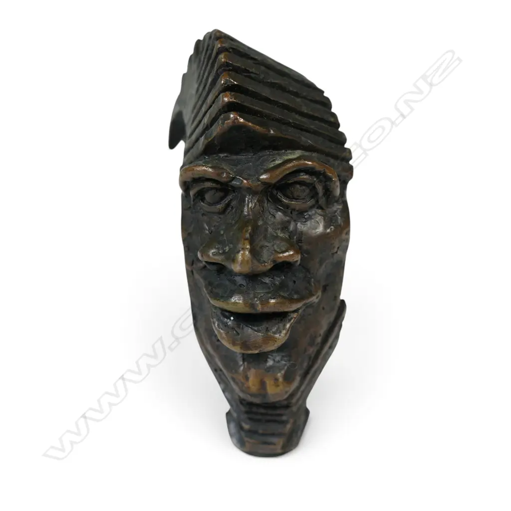 BRONZE SCULPTURE OF A STYLIZED HUMAN FACE, SIGNED J.DOUGLAS, H.100MM Image 1++