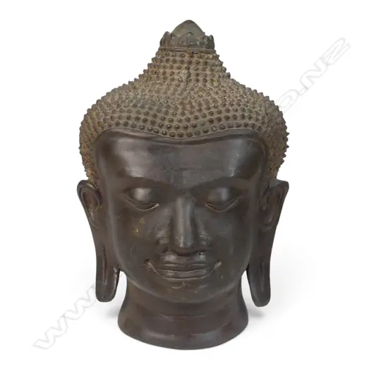 KHMER STYLE DARK BRONZE BUDDHA HEAD WITH TRADITIONAL FINE CURLED HAIR DETAILS, SLIGHT AGED BROWNISH PATINA, 220 X 90MM