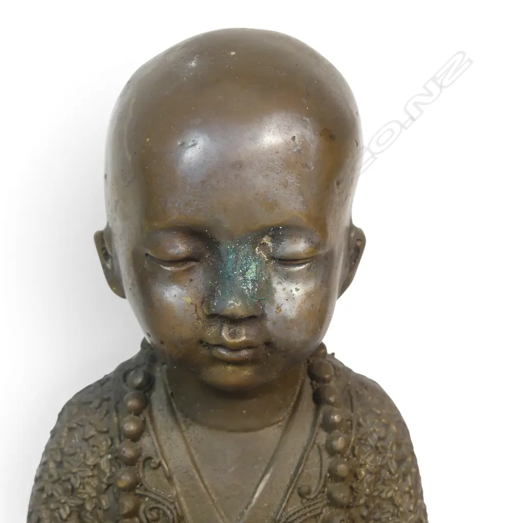 HEAVY BRASS BRONZED PATINA KNEELING OFFERING MONK WITH SLIGHT DAMAGE TO FACE & SIGN OF AGE. H 230MM Image 1++