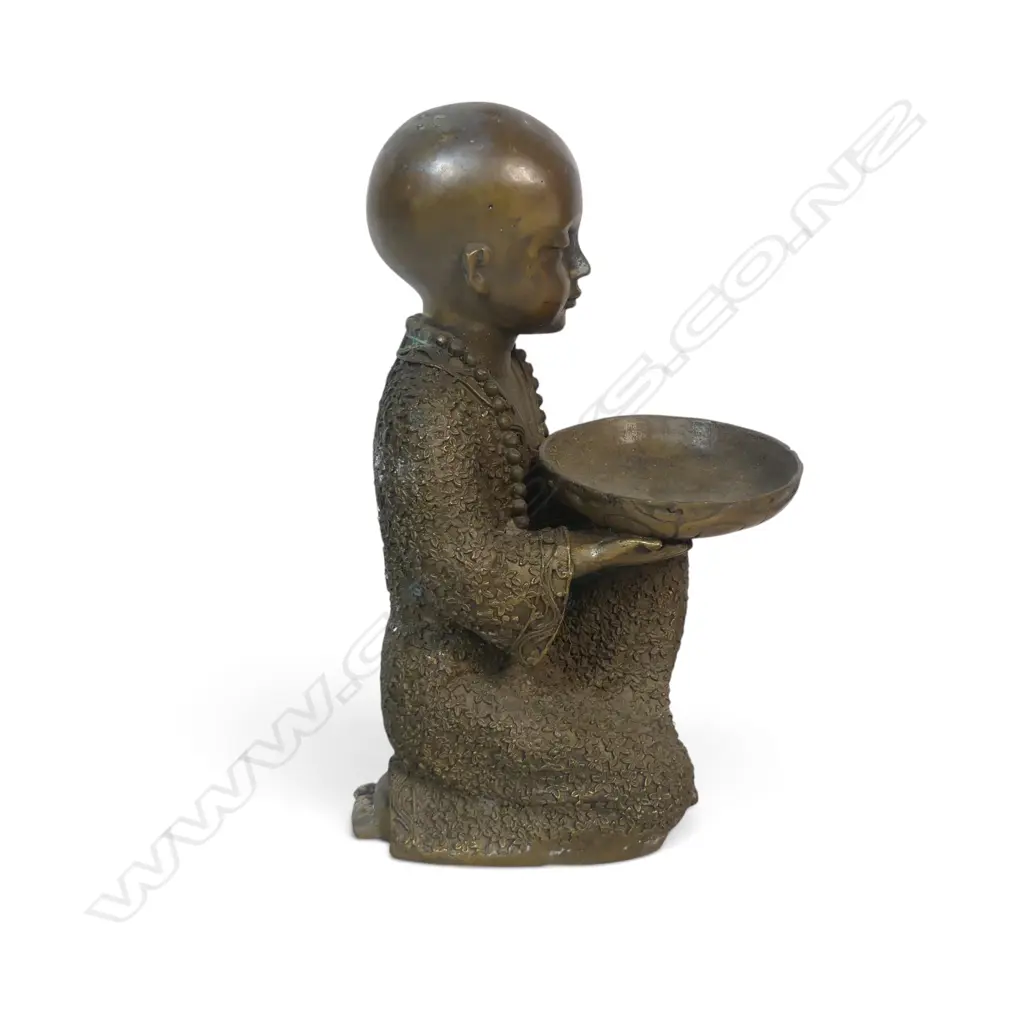 HEAVY BRASS BRONZED PATINA KNEELING OFFERING MONK WITH SLIGHT DAMAGE TO FACE & SIGN OF AGE. H 230MM Image 1++