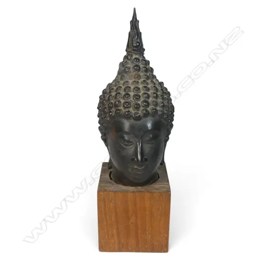 MONTED SOUTHEAST ASIAN BRONZE BUDDHA HEAD WITH TRADITIONAL CURLED HAIR DETAILS ENDING IN A FLAMELIKE SPIRE, 180 X 750MM