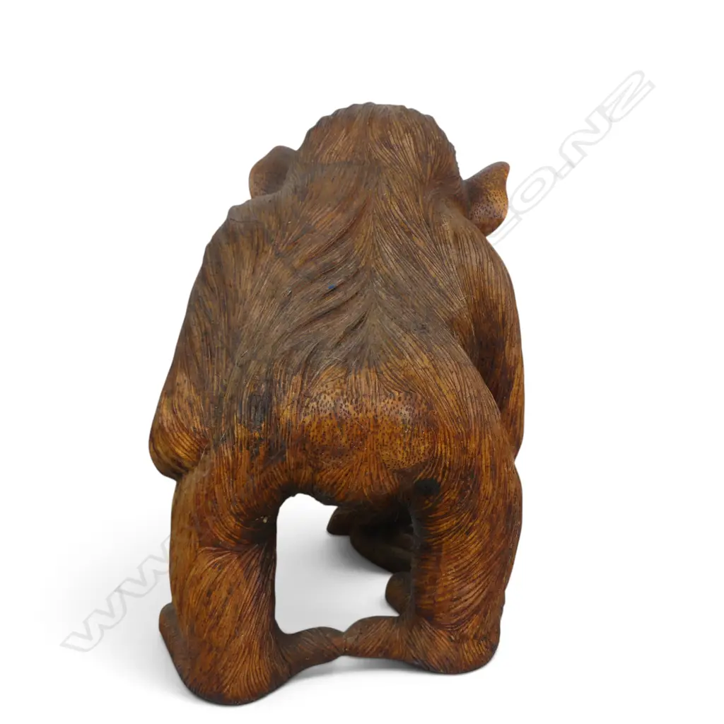 FINELY CARVED EXPRESSIVE WOODEN MONKEY WITH GOOD PATINA, 2 CRACKS ON THE LEFT ARM DUE TO AGE. H.333MM Image 1++
