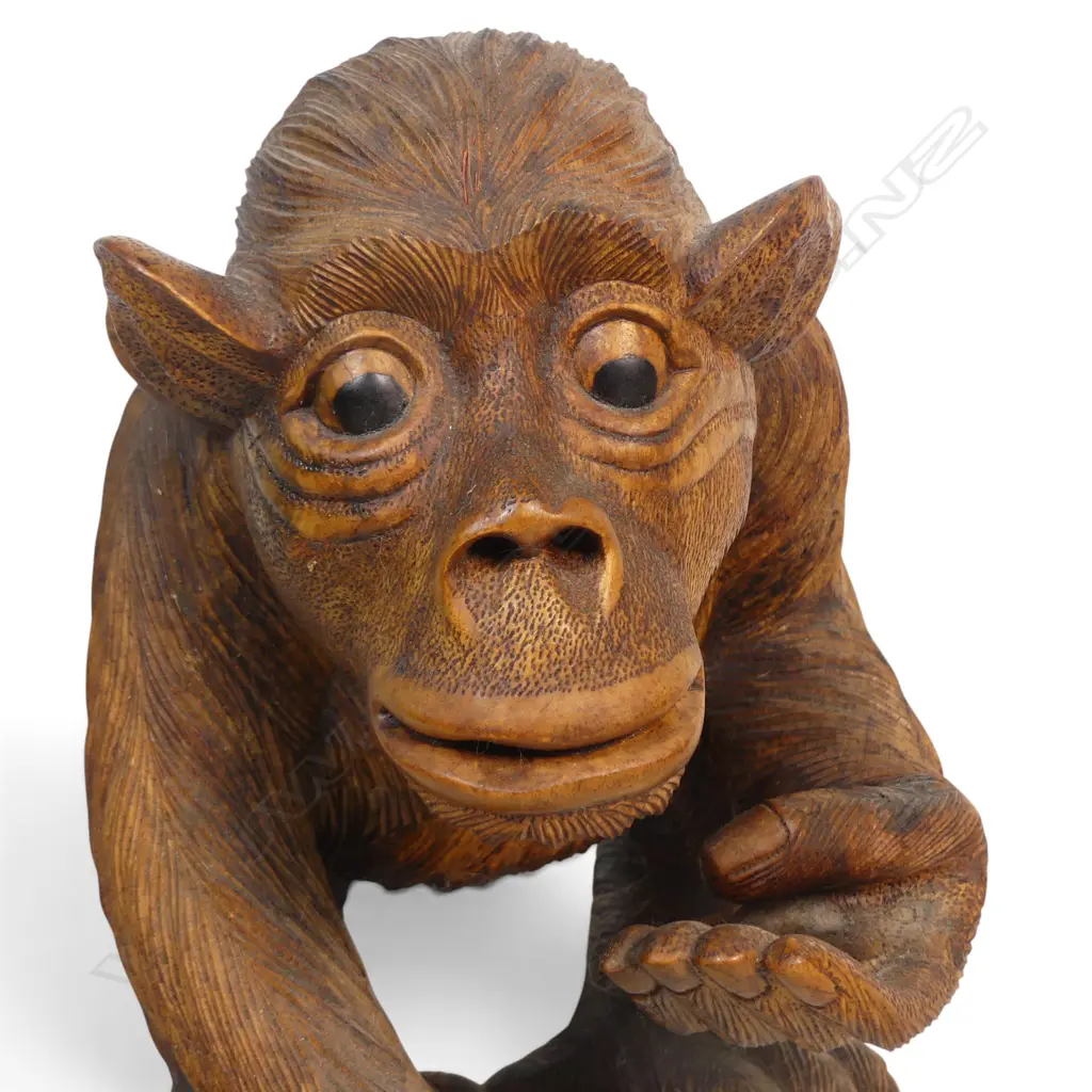 FINELY CARVED EXPRESSIVE WOODEN MONKEY WITH GOOD PATINA, 2 CRACKS ON THE LEFT ARM DUE TO AGE. H.333MM Image 1++