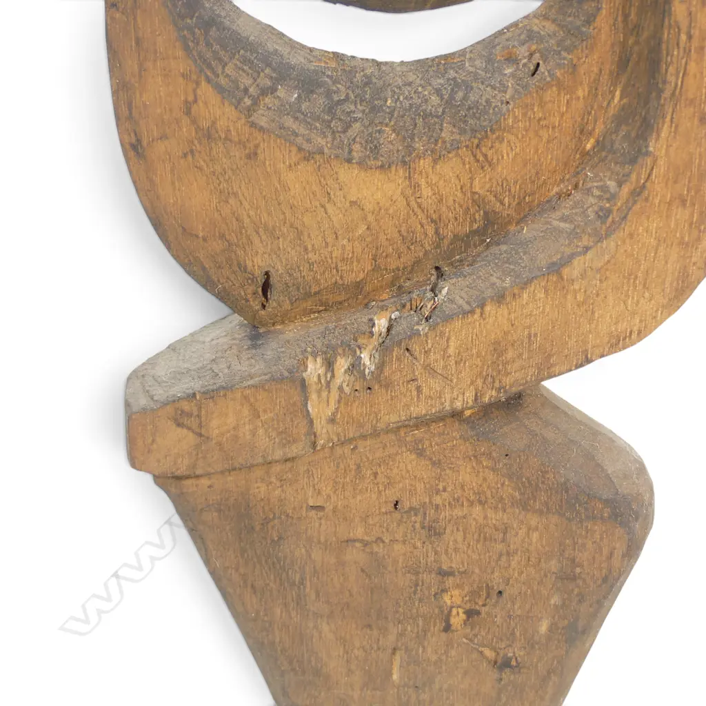 TRADITIONAL PNG YIPWON HOOK SPIRIT FIGURE MONTED ON METAL PLAQUE, SLIGHT DAMAGE ON THE RIGHT SIDE. H.850 x 140MM Image 1++