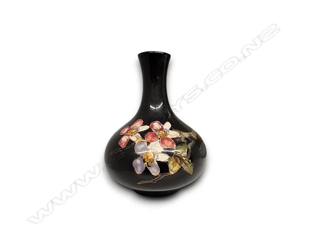 VINTAGE BLACK PORCELAIN VASE FEATURING HAND-PAINTED FLORAL MOTIF Image 1++