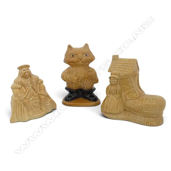 3 WADE MONEYBOXES H.180mm