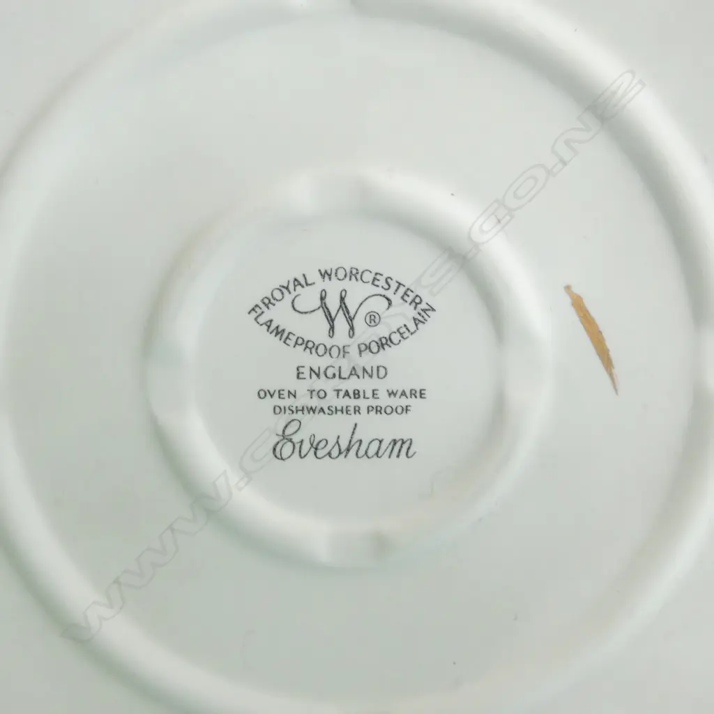 2 ROYAL WORCESTER EVESHAM LIDDED TUREENS W.260mm Image 1++