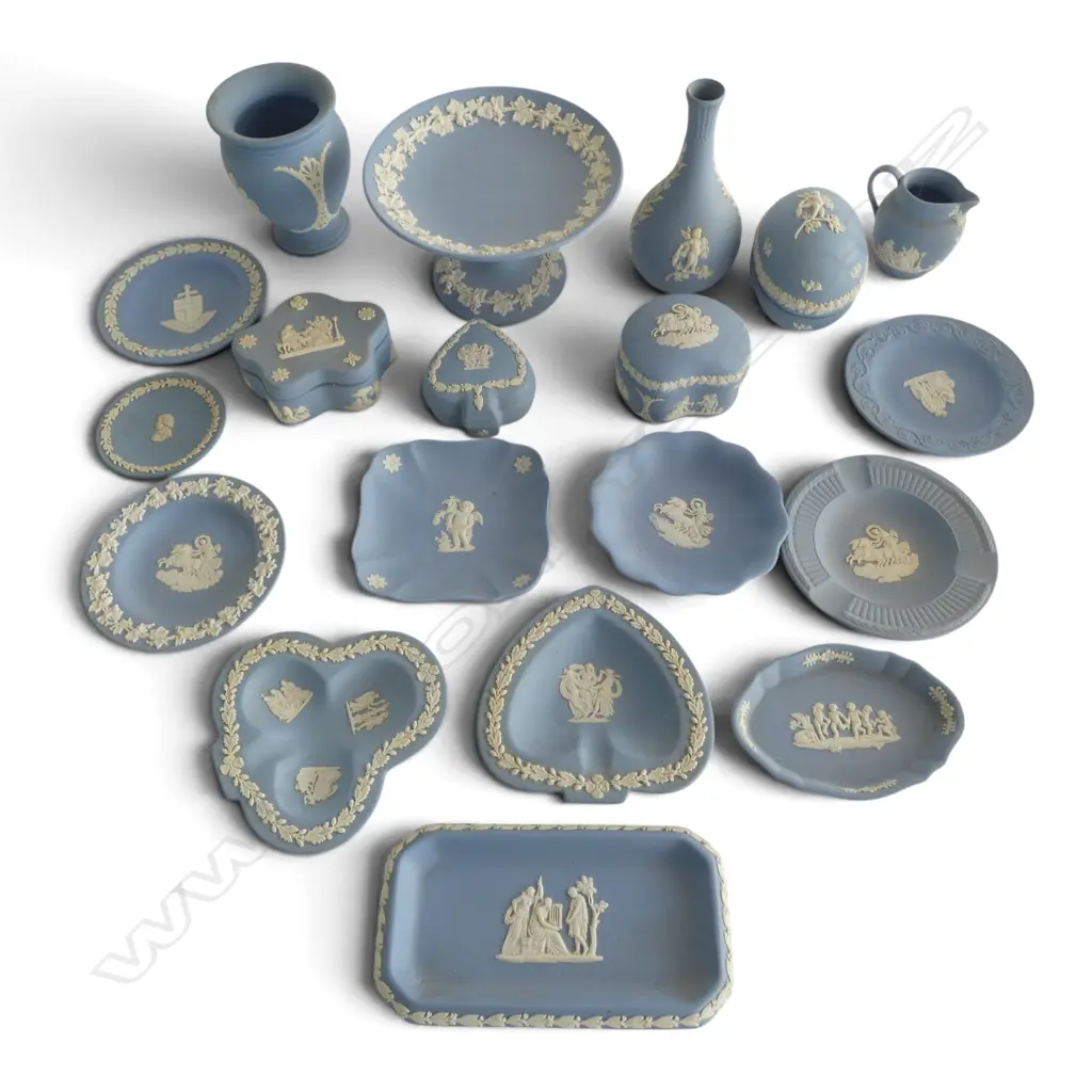 19 PCES OF WEDGWOOD JASPERWARE H.140mm Image 1++