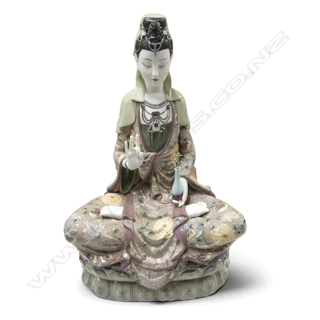 LLADRO 'KWAIN YIN' FIGURINE w. box small faults to petals H.550mm Image 1++