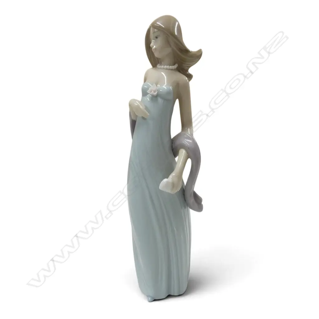 LLADRO 'INGENUE' FIGURINE H.210mm Image 1++