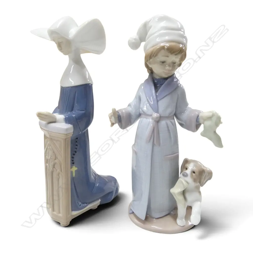 2 LLADRO FIGURINES; PRAYING NUN & DEAR SANTA H.210mm Image 1++