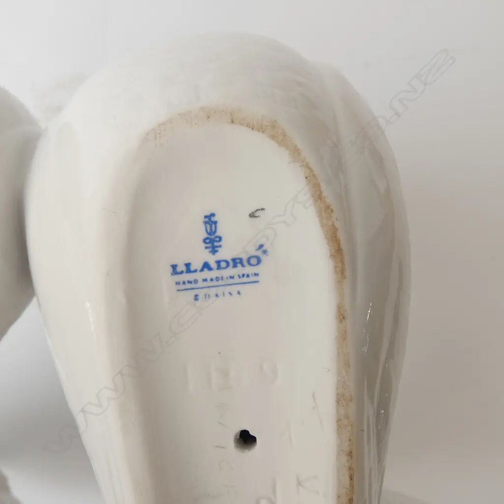 LLADRO 'COUPLE OF DOVES' FIGURINE 120mm (H) Image 1++