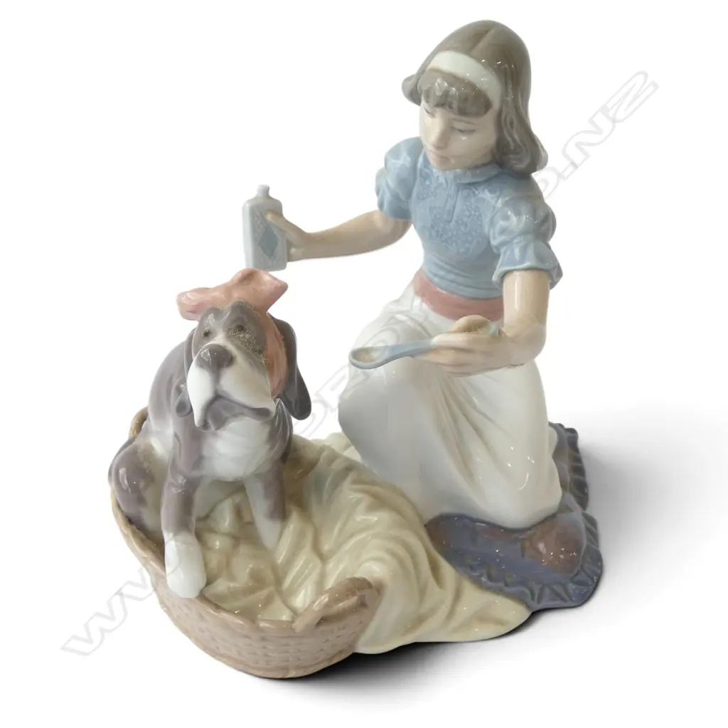 LLADRO #5971 'A SPECIAL GIFT' H.180mm Image 1++