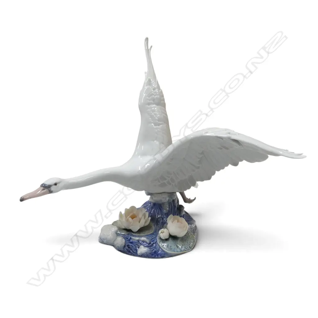 LLADRO 'MAJESTIC SWAN' FIGURINE w. box and cert H.425 L.420mm Image 1++