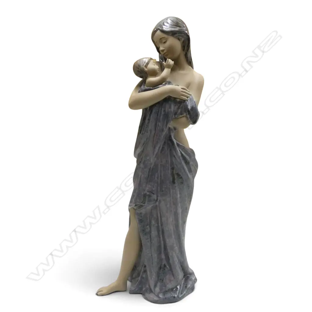 LLADRO 'GENTLE EMBRACE' FIGURINE w. box H.480mm Image 1++