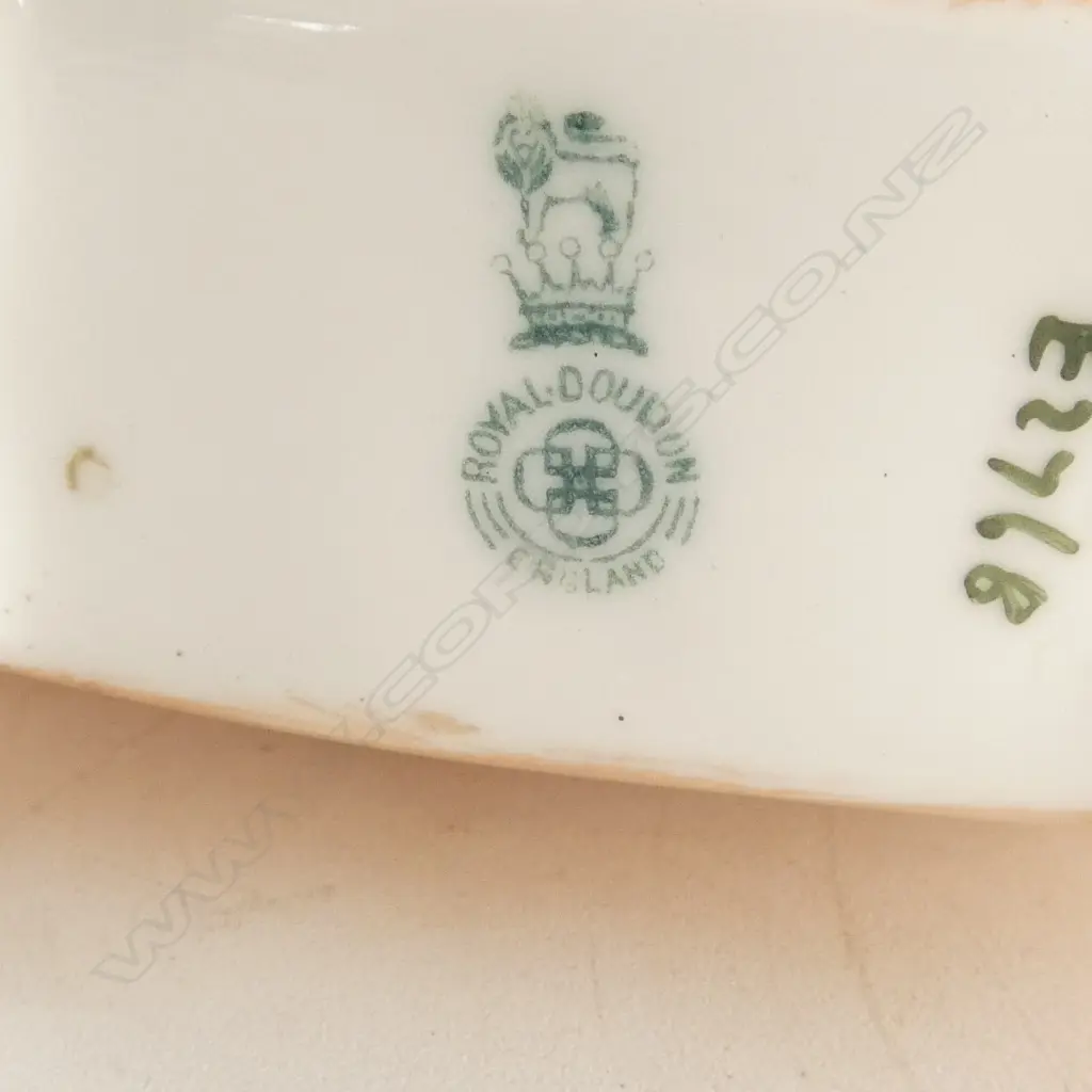 ROYAL DOULTON COACHING DAYS BLUE SKY VASE, H.90 x 120mm. RARE BLUE SKY VARIATION 1905-1906 Image 1++