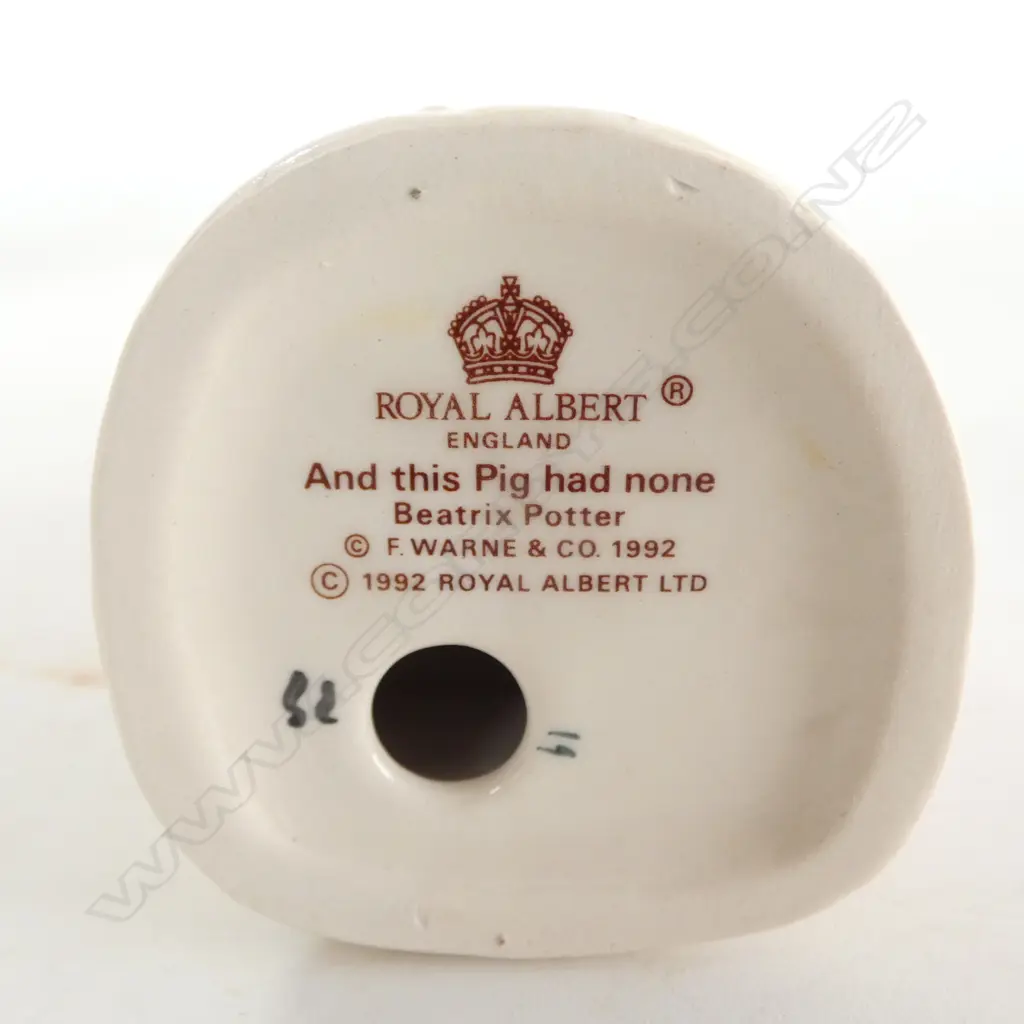 ROYAL ALBERT BEATRIX POTTER 'AND THIS PIG HAD NONE', H.100mm Image 1++
