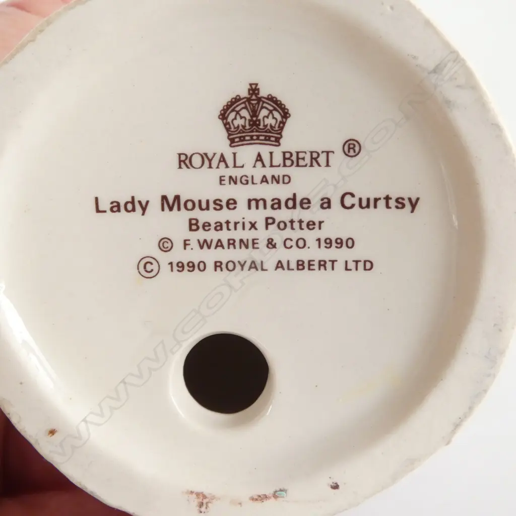 ROYAL ALBERT BEATRIX POTTER 'LADY MOUSE MADE a CURTSEY', H.80mm Image 1++