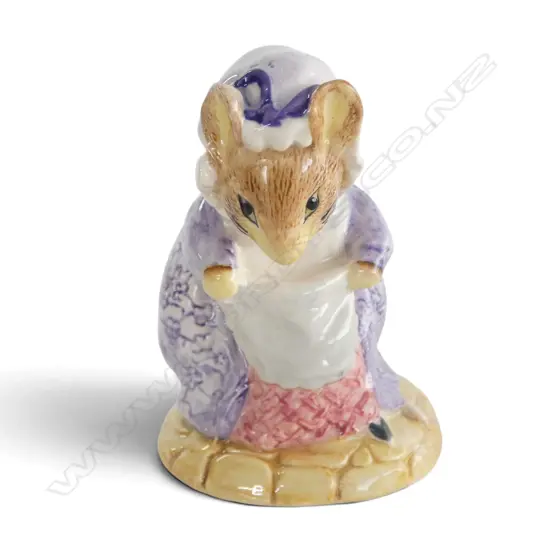 ROYAL ALBERT BEATRIX POTTER 'LADY MOUSE MADE a CURTSEY', H.80mm