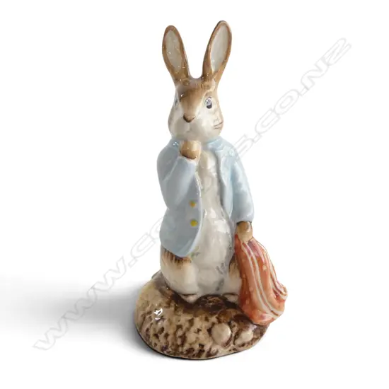ROYAL ALBERT BEATRIX POTTER 'PETER AND THE RED POCKET HANDKERCHIEF', H.120mm