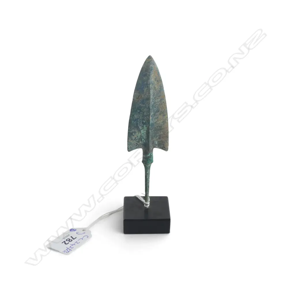 BRONZE ARROW HEAD w. CARD 'c.800 B.C. MESOPOTAMIA' EX. ANTIQUARIUS AUCKLAND H.140mm Image 1++