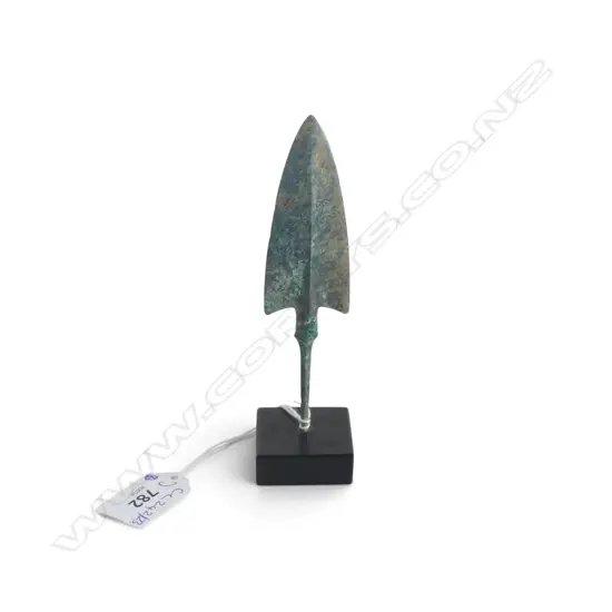 BRONZE ARROW HEAD w. CARD 'c.800 B.C. MESOPOTAMIA' EX. ANTIQUARIUS AUCKLAND H.140mm