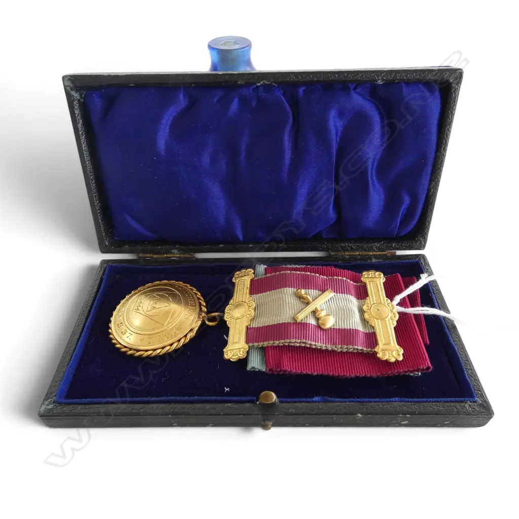 FREEMASONS MEDAL D13.9.37 Image 1++