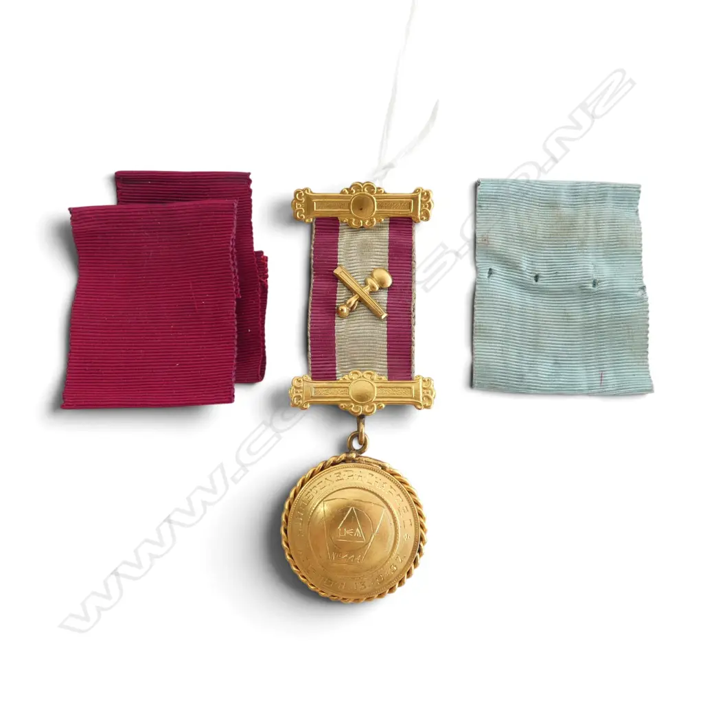 FREEMASONS MEDAL D13.9.37 Image 1++