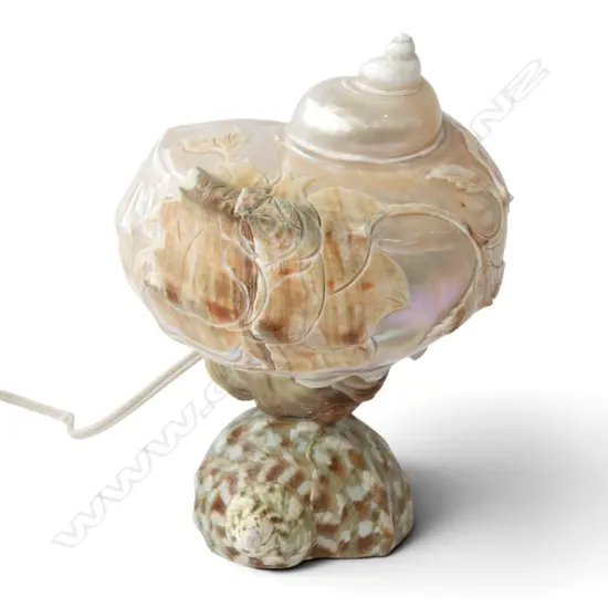 VINTAGE HAND CARVED MOTHER OF PEARL TURBAN SHELL TABLE LAMP
