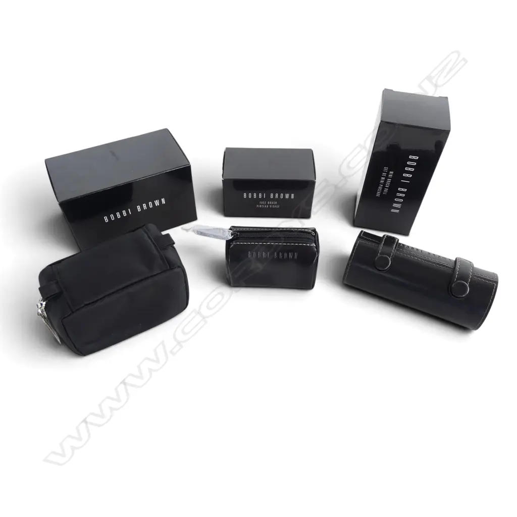 3 PCS BOBBI BROWN MAKE-UP BRUSHES, MINI BRUSH ROLL, FACE BRUSH & ALL OVER BRUSH Image 1++