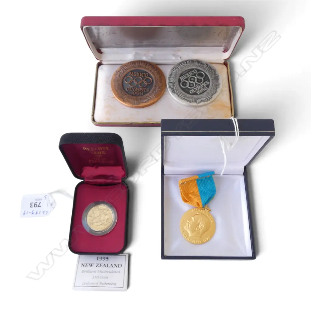 RESERVE BANK 1995 $10 UNCIRCULATED COIN, TWO MEXICO OLYMPICS COMMEMORATIVE MEDALS (BOXED), 1 GROTH & CO BOXED MEDAL Image 1++