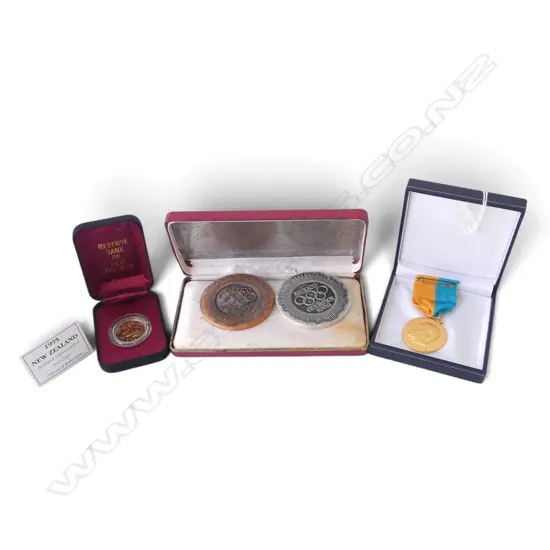 RESERVE BANK 1995 $10 UNCIRCULATED COIN, TWO MEXICO OLYMPICS COMMEMORATIVE MEDALS (BOXED), 1 GROTH & CO BOXED MEDAL
