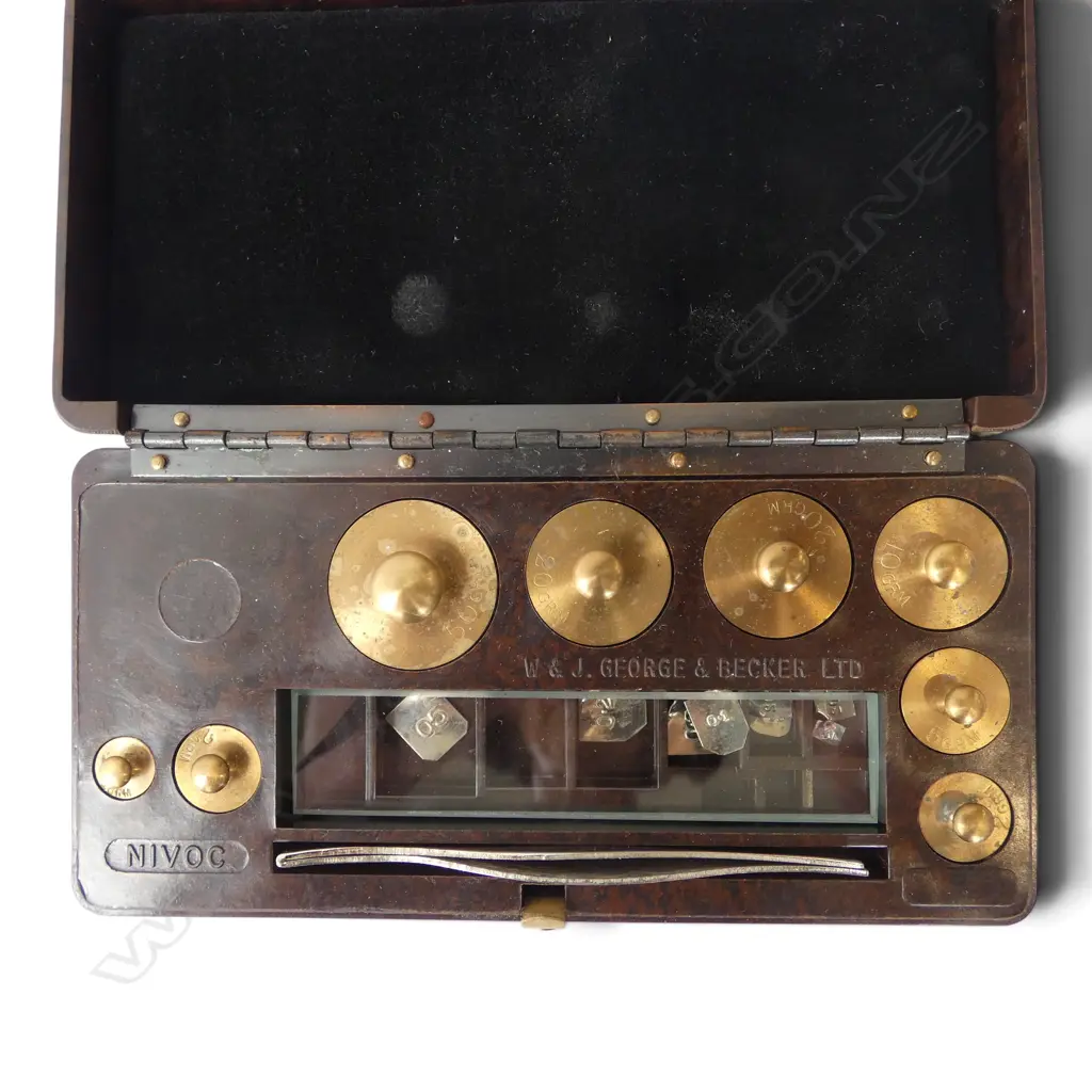 JOHNSONS OF HENDON PHOTOGRAPHIC BALANCE SCALE & W&J GEORGE & BECKER CASED SET OF WEIGHTS (ONE MISSING) Image 1++