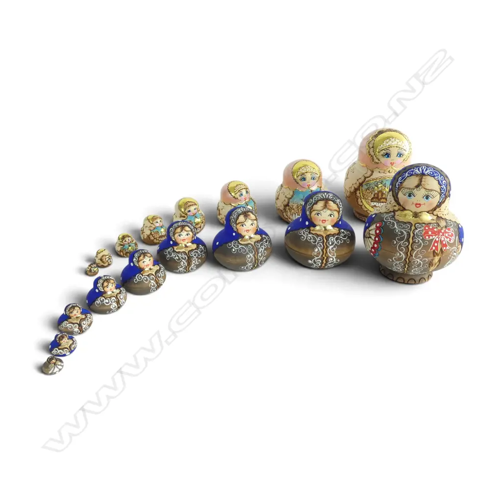 2 RUSSIAN MATRYOSHKA DOLLS (containing 8 and 10) H.120mm Image 1++