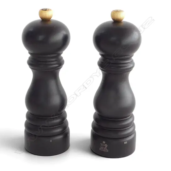 PAIR OF PEUGEOT SALT & PEPPER GRINDER WITH ADJUSTABLE SETTINGS