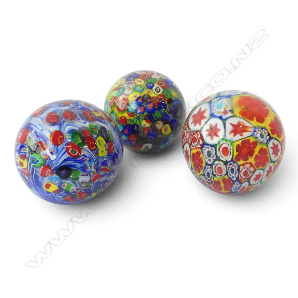 3 MURANO STYLE ART GLASS PAPERWEIGHTS H.100mm Image 1++