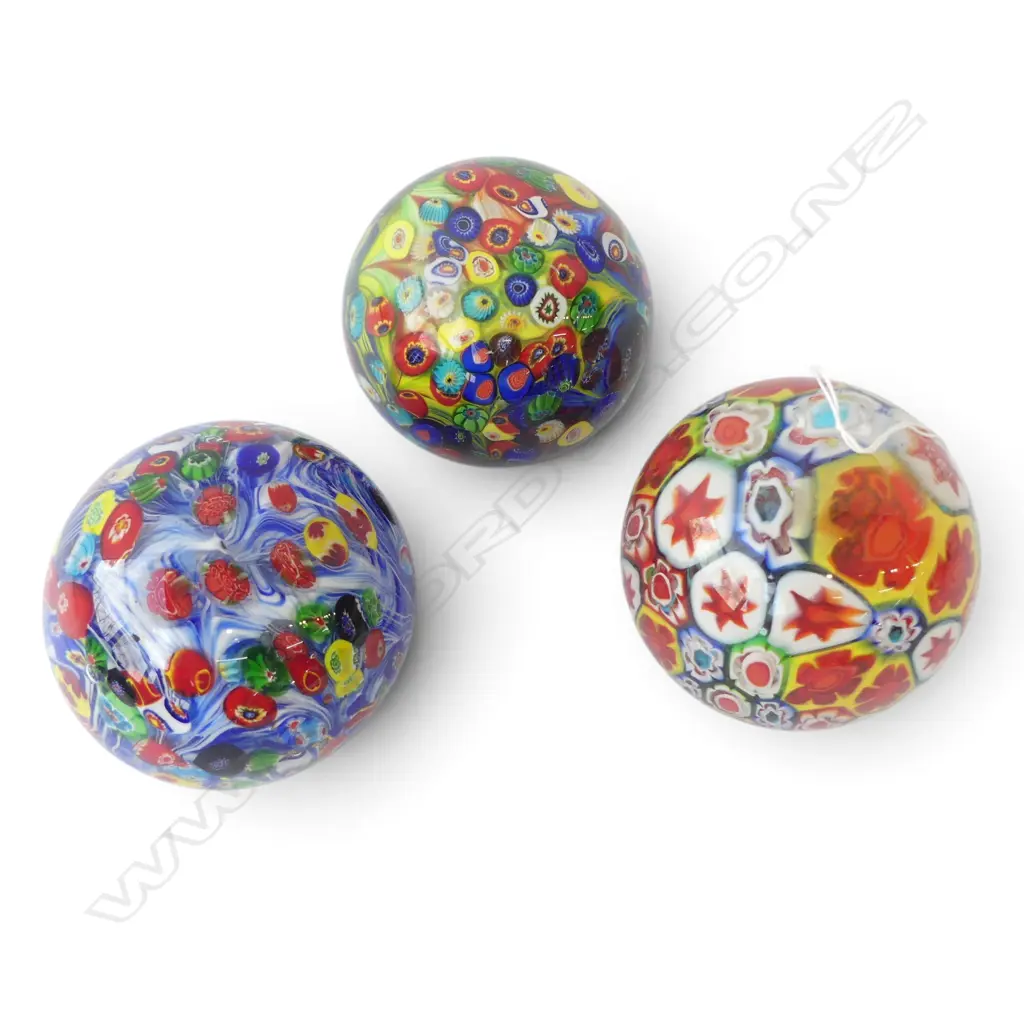 3 MURANO STYLE ART GLASS PAPERWEIGHTS H.100mm Image 1++
