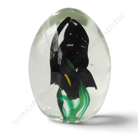 PETER VIESNIK BLACK LILY PAPERWEIGHT, SIGNED & DATED '87 H.90mm