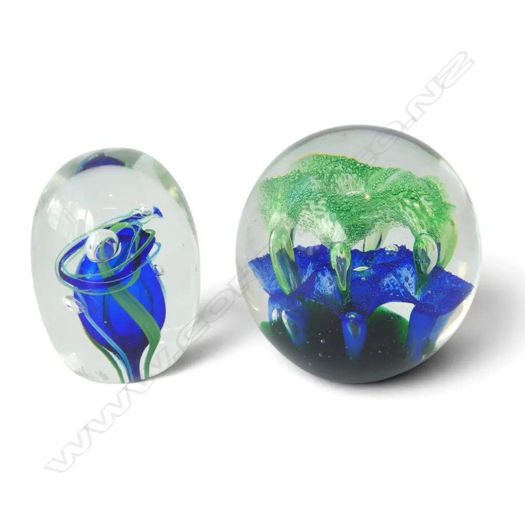 2 ART GLASS PAPERWEIGHTS H.90mm Image 1++