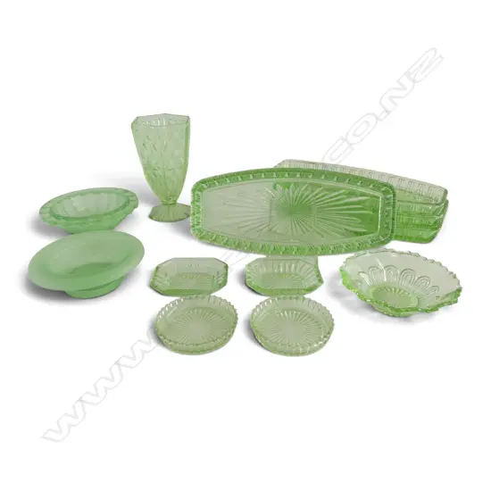 12 PCS GREEN DEPRESSION GLASS INCLDS; 4 SANDWICH DISHES, 7 SML DISHES & SML VASE