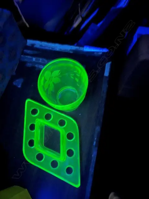 2 PCS URANIUM GLASS; BEAKER & FLOWER FROG + ASST. PCS GREEN DEPRESSION GLASS Image 1++