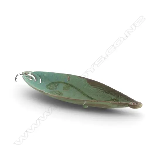 KEUM SUN LEE LRG PALE GRN CANOE DISH, L.480mm