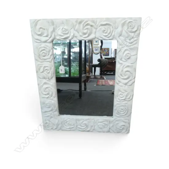 MIRROR w. WHITE PAINTED FRAME 565x470mm