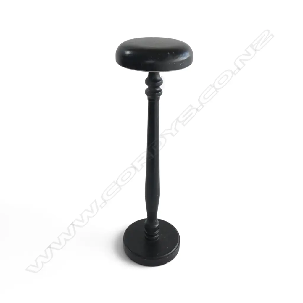 VINTAGE WOODEN SHOP HAT DISPLAY STAND, H.610MM D.170MM Image 1++