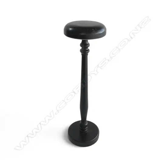 VINTAGE WOODEN SHOP HAT DISPLAY STAND, H.610MM D.170MM