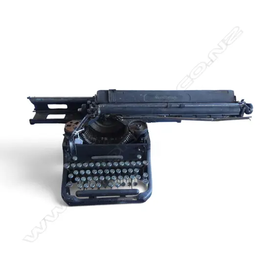 VINTAGE TYPEWRITER AF