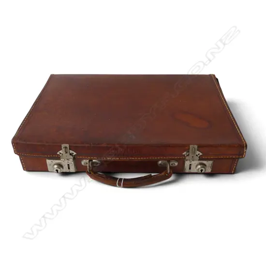 VINTAGE LEATHER BRIEFCASE (STAIN TO TOP)