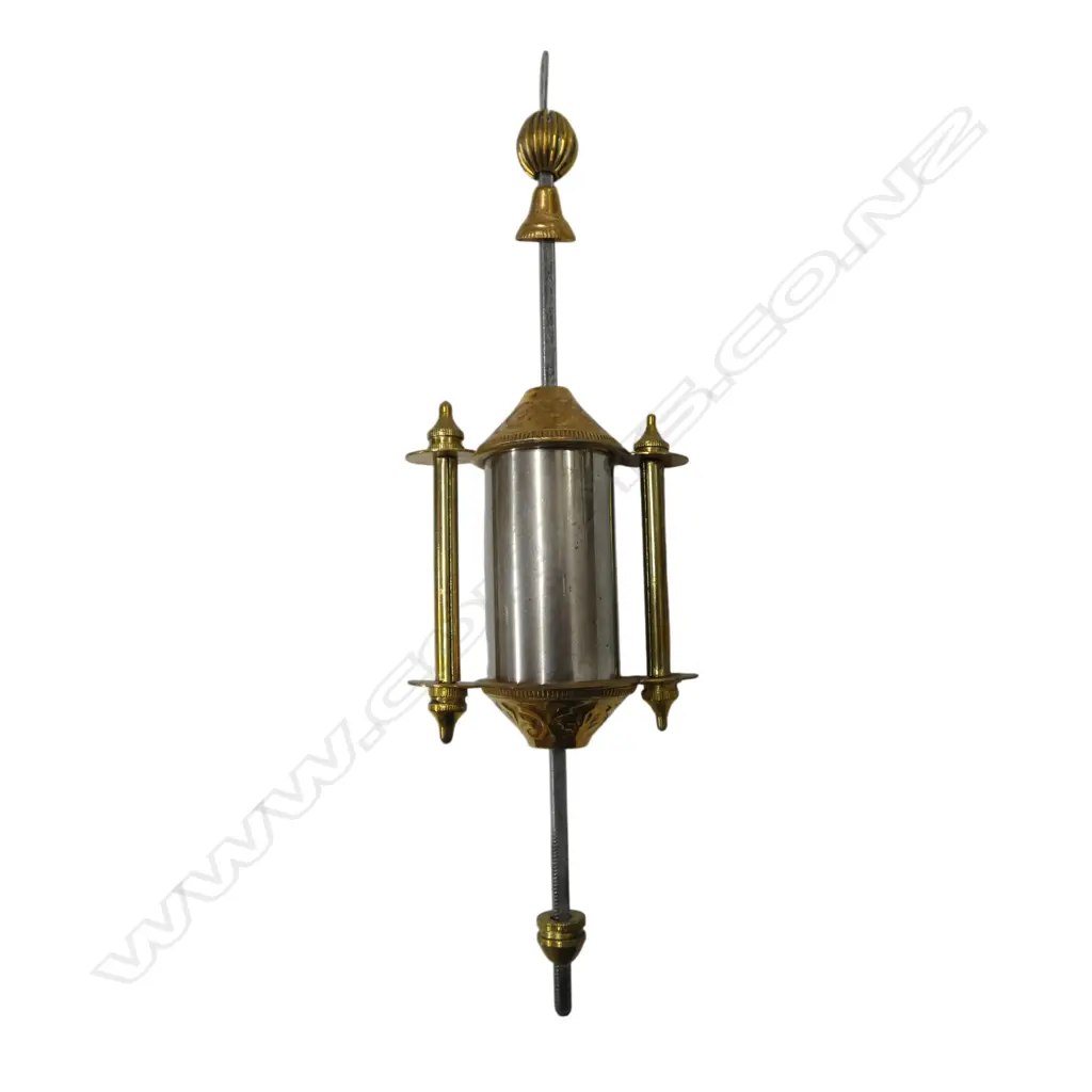 ANTIQUE AMERICAN GOTHIC SHAPED MANTLE CLOCK Image 1++