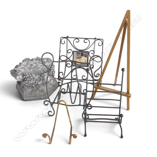 ASST. BOOK / PLATE STANDS INCL. SILVER RESIN 'FRUIT' BASE H.190mm