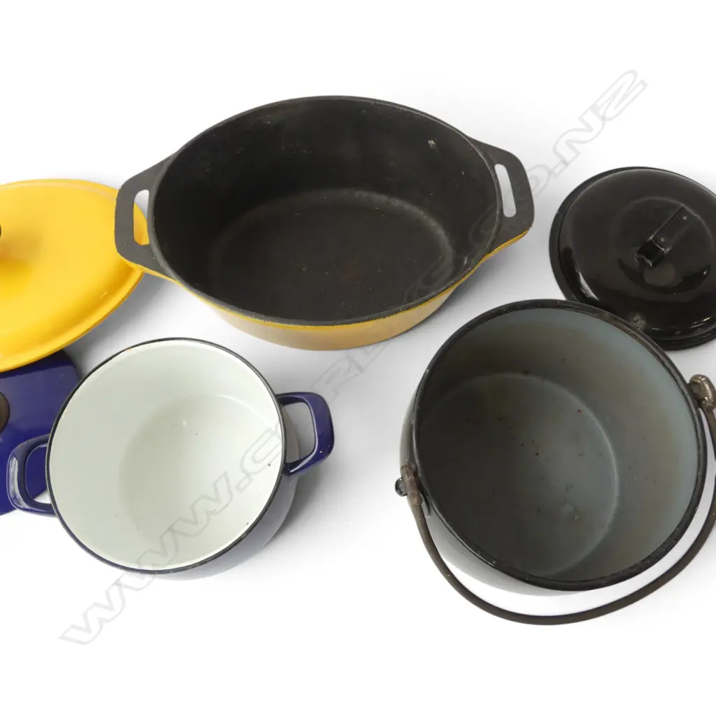3 LIDDED POTS; 2 ENAMEL, 1 YELLOW ENAMELLED CAST IRON W.340mm Image 1++